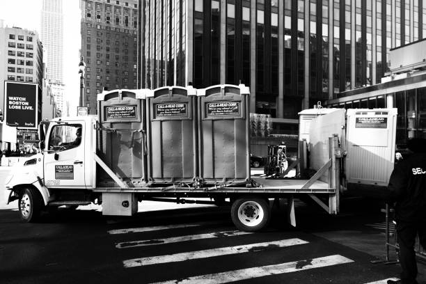 Porta potty delivery and setup in Lone Star, TX